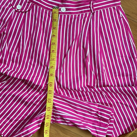 Shorts - Picture 3 of 5